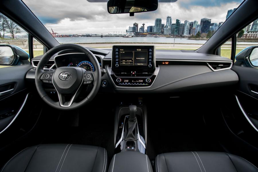 Торпедо Toyota Corolla XSE Hatchback 2018 года  (NA) (фото 13 из 88)